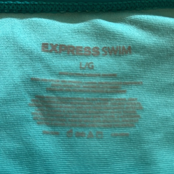 Bikini - Picture 3 of 4